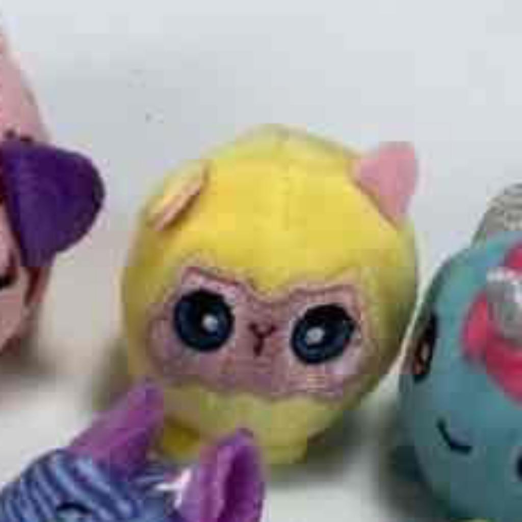 Pikmi Pops Surprise Keychain